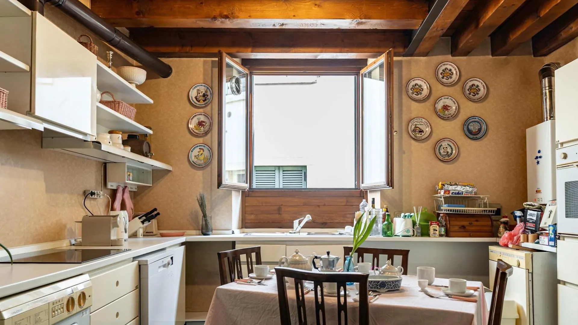 Cozy And Charming Apt In Veronacenter With Parking 0*, Verona